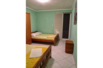 Crna Gora Privát Utjeha, Eksterijer